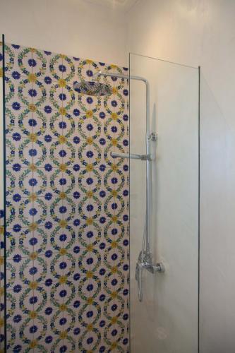 Bilik mandi di Astarte Luxury Apartments