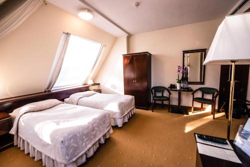 Posteľ alebo postele v izbe v ubytovaní Piramida Park Hotel & Wellness