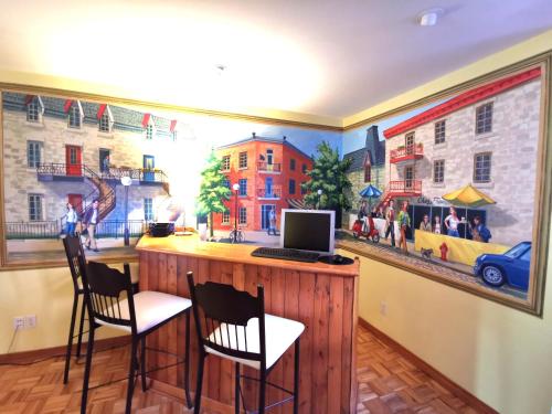a room with a bar with two chairs and a computer at Accueil Chez Francois in Montréal