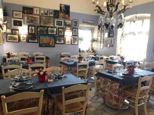 Le Stanze del Borgo tesisinde bir restoran veya yemek mekanı