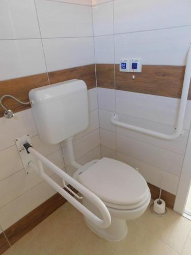 Bilik mandi di Berta Panzió