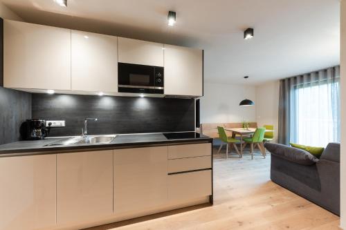 Dapur atau dapur kecil di Aparthotel Abiná Lana Höhe