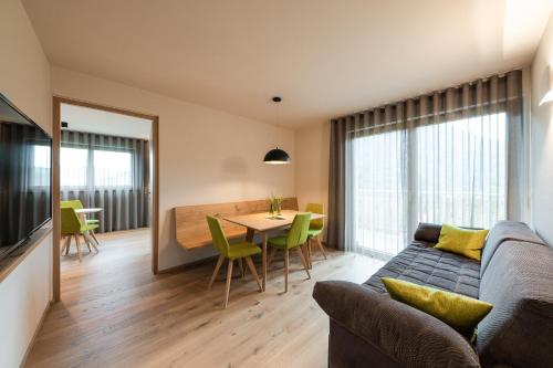 Ruang duduk di Aparthotel Abiná Lana Höhe