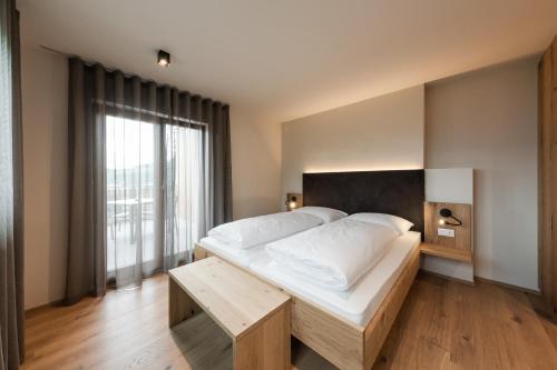 Katil atau katil-katil dalam bilik di Aparthotel Abiná Lana Höhe