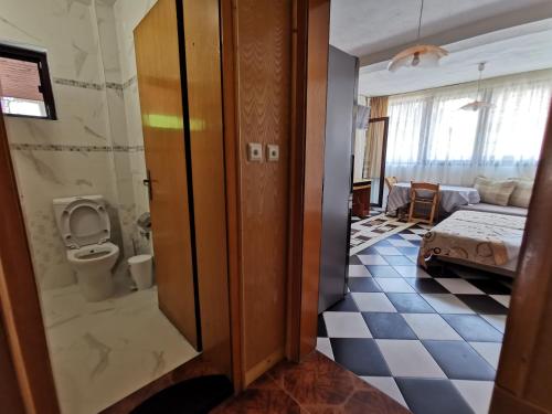 Ένα μπάνιο στο Guest House Liliya