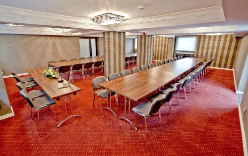 a conference room with a long table and chairs at M Hotel Sosnowiec in Sosnowiec