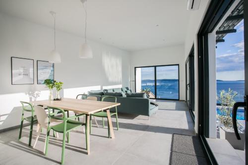 Holiday home Olive Exclusive - 8 people, heated pool, Okrug Gornji, sea view