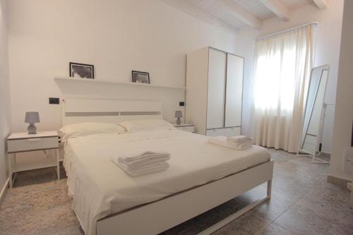 Ένα ή περισσότερα κρεβάτια σε δωμάτιο στο La Bianca Terrazza