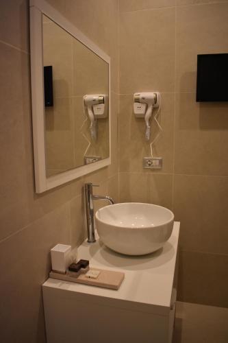 a bathroom with a sink and a mirror on a counter at Gatto Bianco Duchessa in Bari
