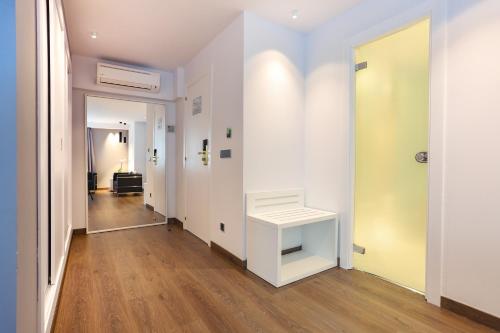  Hotel Panorama -  Room  picture :   Minibar    Shower    Bath                           