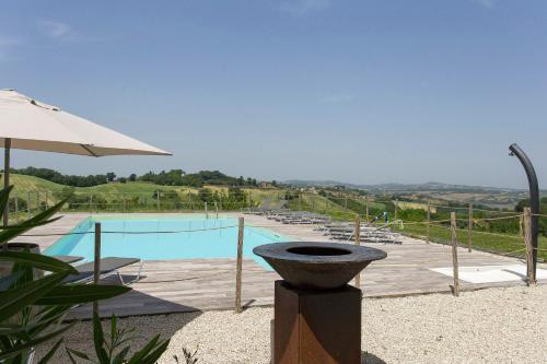 Bazén v ubytování Agriturismo Unico Senso nebo v jeho okolí