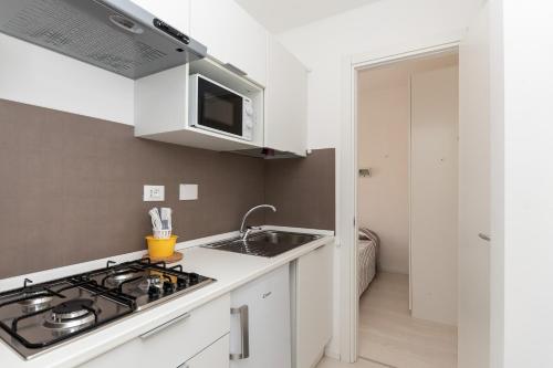 Dapur atau dapur kecil di Residence Finale Bike and Beach