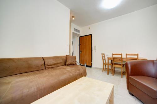 Ruang duduk di Sea Suites