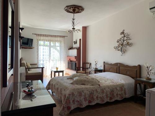 Gallery image of Iliovolo Guesthouse in Mileai