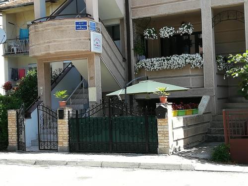 Bangunan di mana terletaknya apartmen