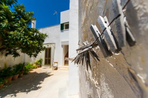 a metal object on the side of a building at Il Galletto bb in Patù