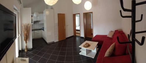 Kuchyňa alebo kuchynka v ubytovaní Apartmani Mujic