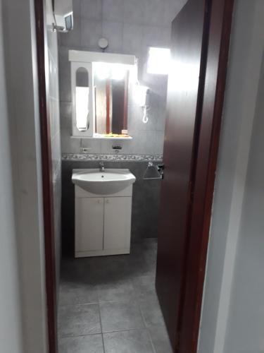 a bathroom with a sink and a mirror at Departamnto San Nicolas De Los Arroyos in San Nicolás de los Arroyos