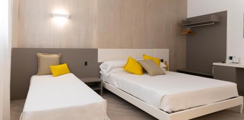 Una cama o camas en una habitación de Marty Luxury B&B