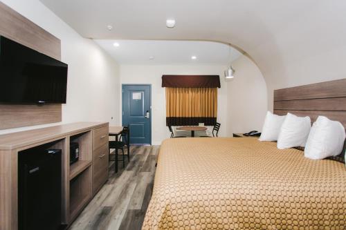 Postel nebo postele na pokoji v ubytování Palace Inn- Louetta