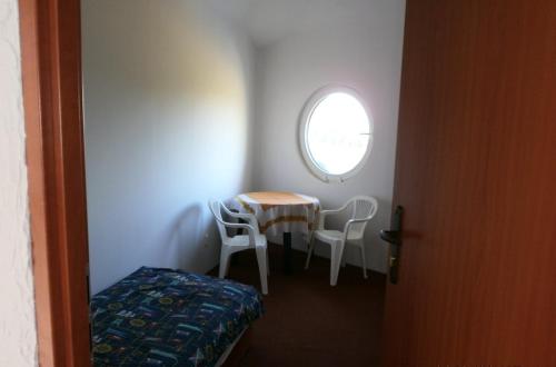 a room with a table and chairs and a window at Dom Żaglowiec in Olsztyn
