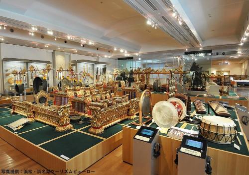 a museum filled with lots of items on display at Hamamatsu Hotel in Hamamatsu