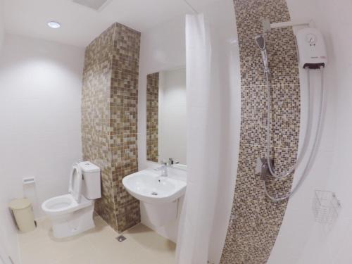 a bathroom with a sink and a toilet and a shower at Hostbox Bangkok in Lat Krabang