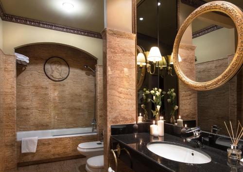 a bathroom with a sink and a toilet and a mirror at Izan Trujillo in Trujillo