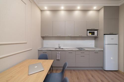 Η κουζίνα ή μικρή κουζίνα στο Green Apartments