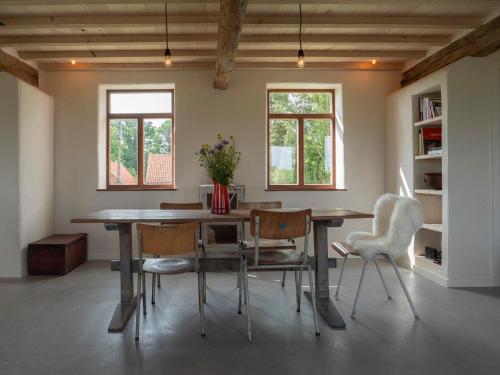 a dining room with a table and chairs at Kompas gîte in Ellezelles