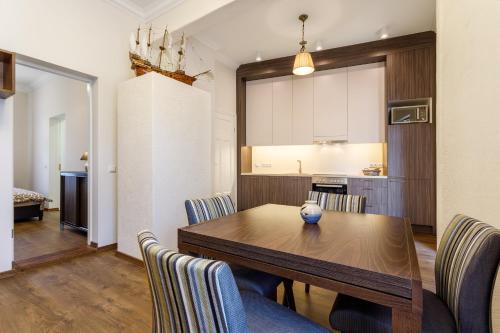 a kitchen and dining room with a wooden table and chairs at Villa Rosalie in Pärnu