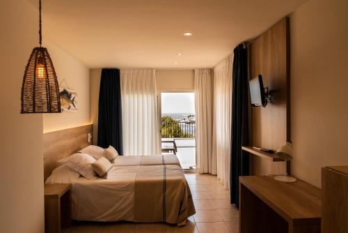 Llit o llits en una habitació de Hotel Tamariu