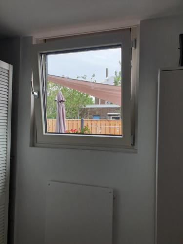 a window in a room with at Logeren op Dijk43 in Broek op Langedijk