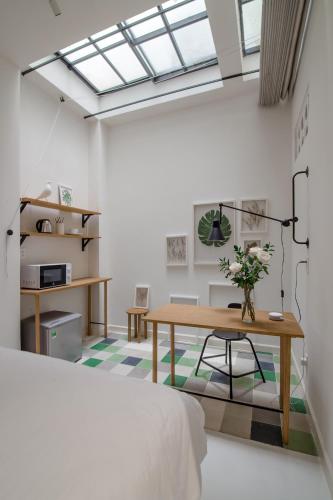 Postel nebo postele na pokoji v ubytování Botanist Lab Minihotel by CIRCADIAN