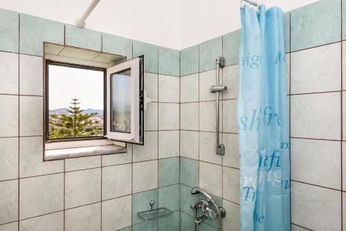 Kylpyhuone majoituspaikassa Golden Beach Hill Apartments