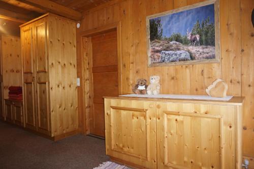 a log cabin with two teddy bears sitting on a counter at Ferienhaus Martlerhof in Tux