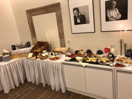 Jídlo v hotelu nebo okolí