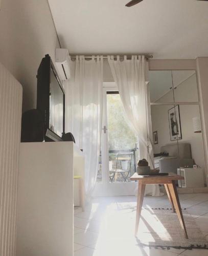 Stefanias sunny Acropolis Studio on Drakou pedestrian