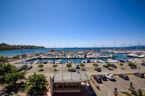 a marina filled with lots of boats on a sunny day at Appartamenti Marina di Salivoli in Piombino