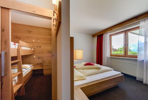 Ένα ή περισσότερα κρεβάτια σε δωμάτιο στο Residence Krone