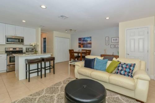 a living room with a couch and a kitchen at Lovely Cottage near the Beach and Downtown Sarasota in Sarasota