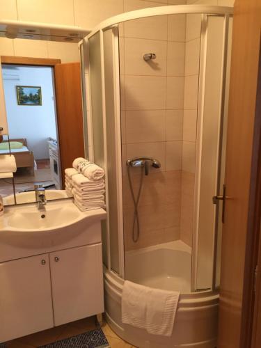 Gallery image of Apartmani MM in Tkon