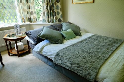 Tempat tidur dalam kamar di Fernbank Suite