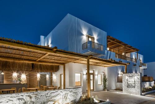 a white house with a blue sky at Arco Solium Suites in Adamas