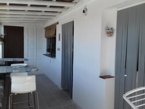 a room with a counter and a table and chairs at Apartamentos Mayte in El Palmar
