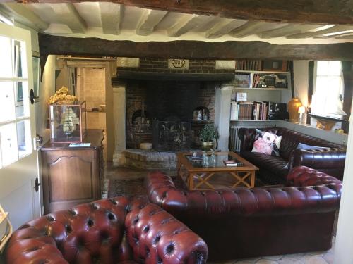 A seating area at La Bonne Auberge - Seine Panorama SAS