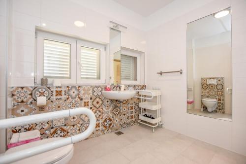 Bilik mandi di Villa Magena - Modern Apartments in Pag Center