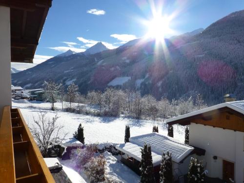 Ein allgemeiner Bergblick oder ein Berglick von der Ferienwohnung aus