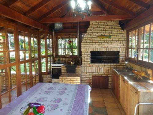 Kuchyň nebo kuchyňský kout v ubytování Casa das Palmeiras + Quiosque