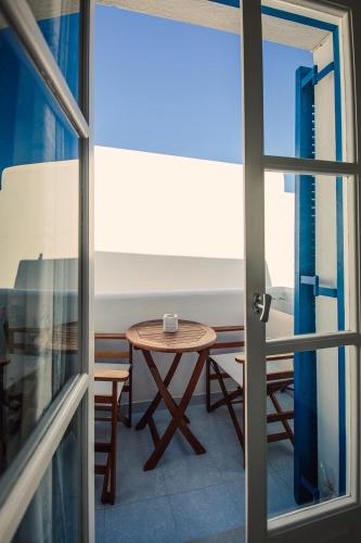 a table and chairs in a room with a window at Villa Anna Maria in Aliki